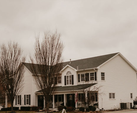 The Home Place at Valley View is a Kansas City Wedding and Reception Venue and is located just outside of Orrick, Missouri, overlooking the Missouri river bottoms. Surrounded by the breathtaking landscapes, it is the ideal mix of rustic beauty and elegant accommodations to host your rehearsal, wedding ceremony and reception.