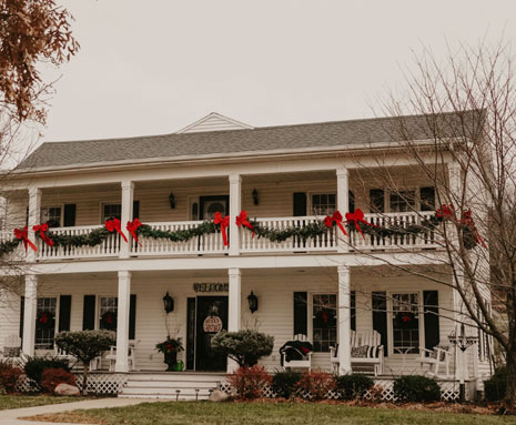 The Home Place at Valley View is a Kansas City Wedding and Reception Venue and is located just outside of Orrick, Missouri, overlooking the Missouri river bottoms. Surrounded by the breathtaking landscapes, it is the ideal mix of rustic beauty and elegant accommodations to host your rehearsal, wedding ceremony and reception.